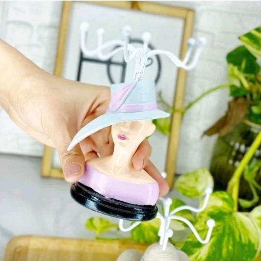 استند مانکن دختر کلاه دار